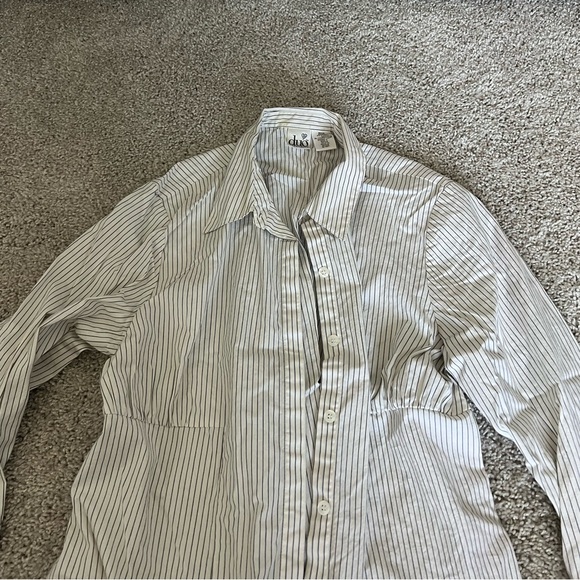 ◽️DUO MATERNITY: Women’s M, white & black striped button down blouse w/tie◽️ - Picture 4 of 9